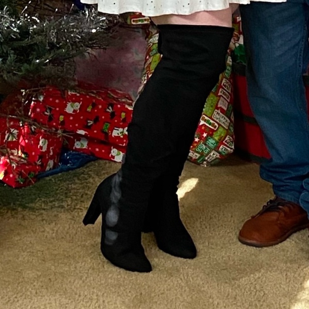 Forever 21 plus size friendly Knee high swede boots! Perfect for christmas day!!